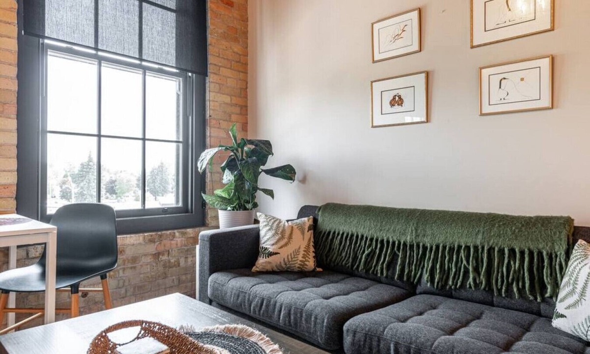 Stratford Apartment | Bradshaw Lofts: The Songbird