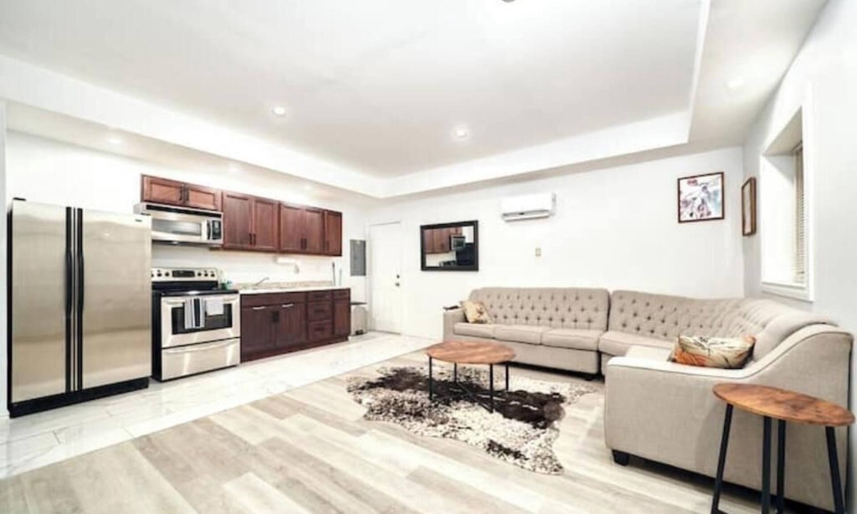 Walkerville House | Brand new Cozy 1-bedroom house by the Riverfront with private parking