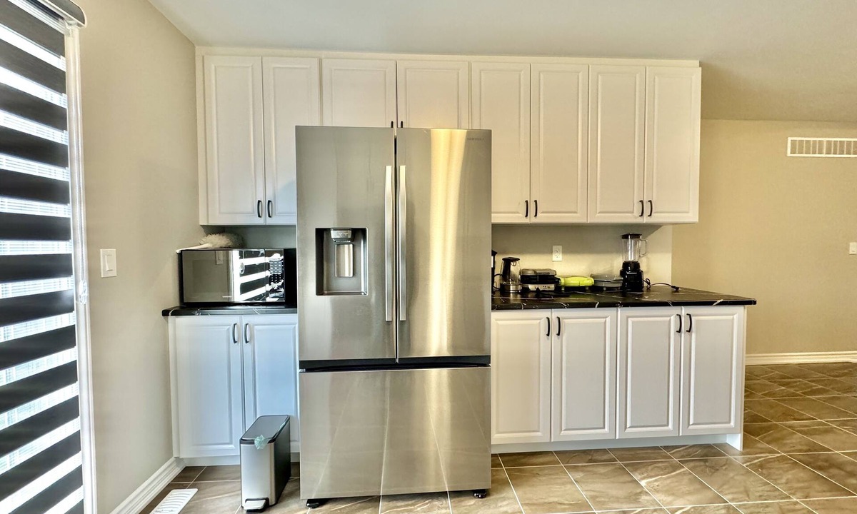 Cobourg House | Brand New Detached Bongalo. 5 minutes drive from Cobourg Beach