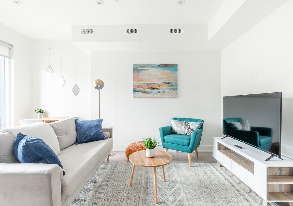 High Park-Swansea Apartment | BRAND NEW - Upscale 3BR Apartment - Steps from High Park!