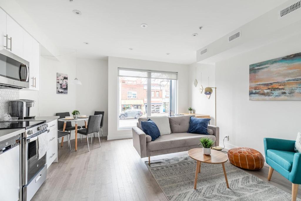 High Park-Swansea Apartment | BRAND NEW - Upscale 3BR Apartment - Steps from High Park!