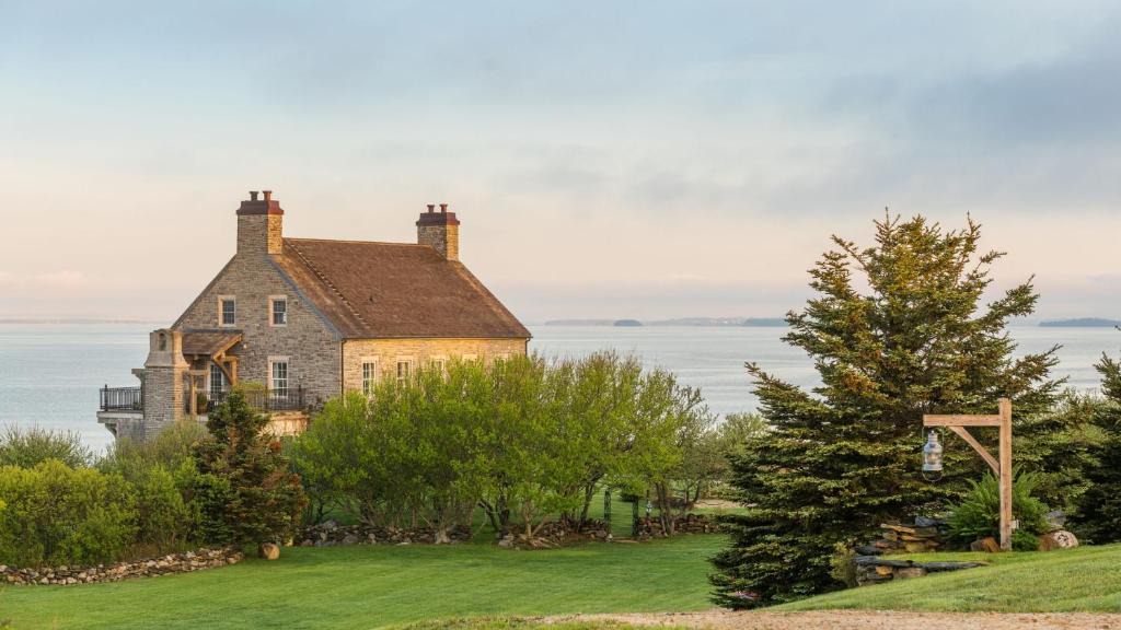 Blandford Villa | Breathtaking Chateau with 192â of oceanfront