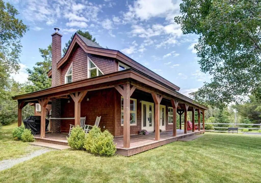 Hubley House | Breathtaking Nature Cabin 15 Min from Halifax