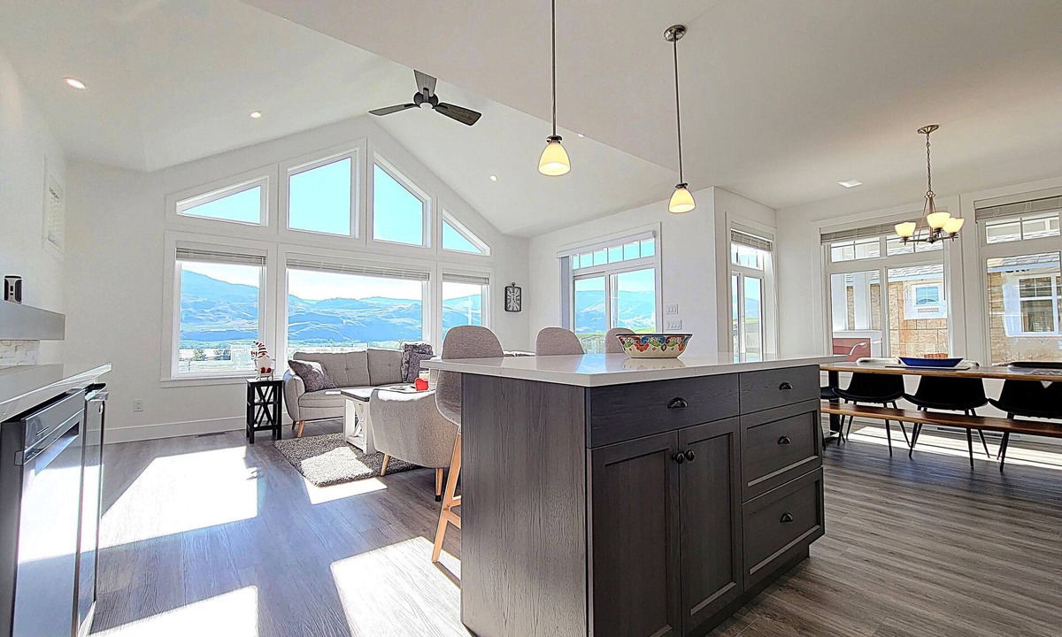 Okanagan-Similkameen House | Breathtaking Views | Pool | Golf Cart | #243