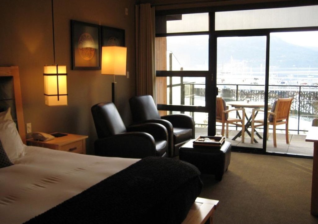 Brentwood Bay House | Brentwood Bay Resort - Deluxe Ocean Suite