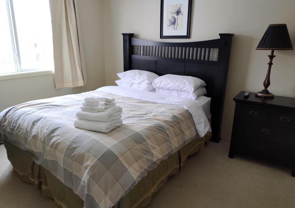 Northeast Edmonton Apartment | Bright 2BR U/G parking LRT&Transit 1Min Walk