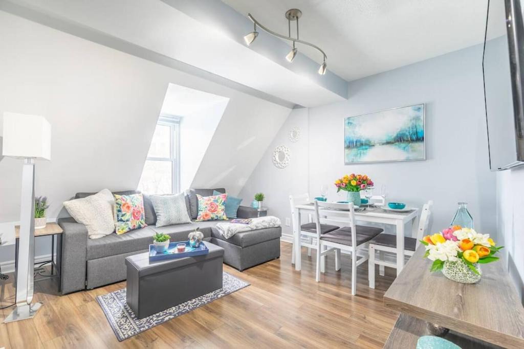 Centretown West Apartment | Bright and Stylish 1BR - Rooftop Deck - Downtown