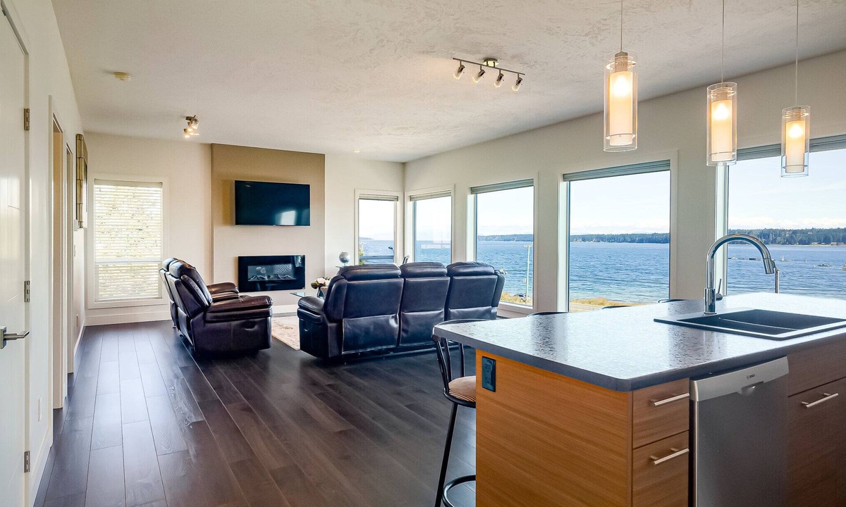 Union Bay House | Bright & Cozy Oceanview Getaway in Union Bay - 2 QUEEN BED/1BATH