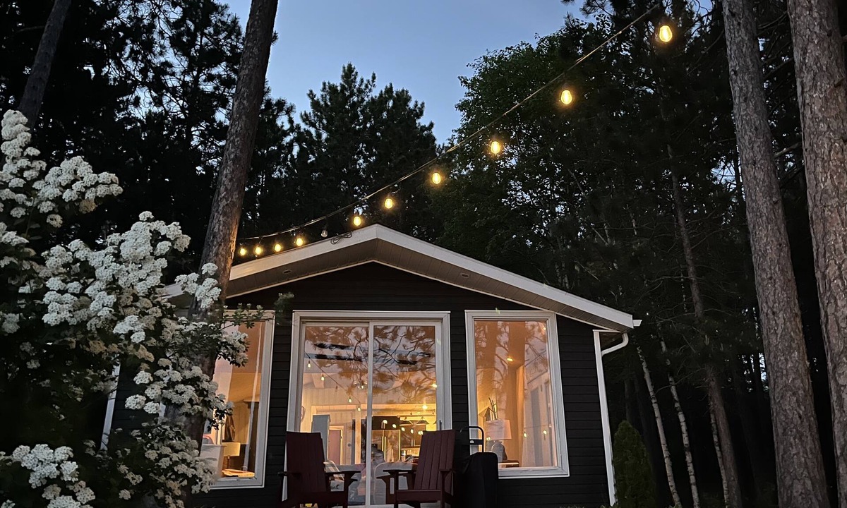 Killaloe Cottage | Bright family cottage on Round Lake with beautiful views!