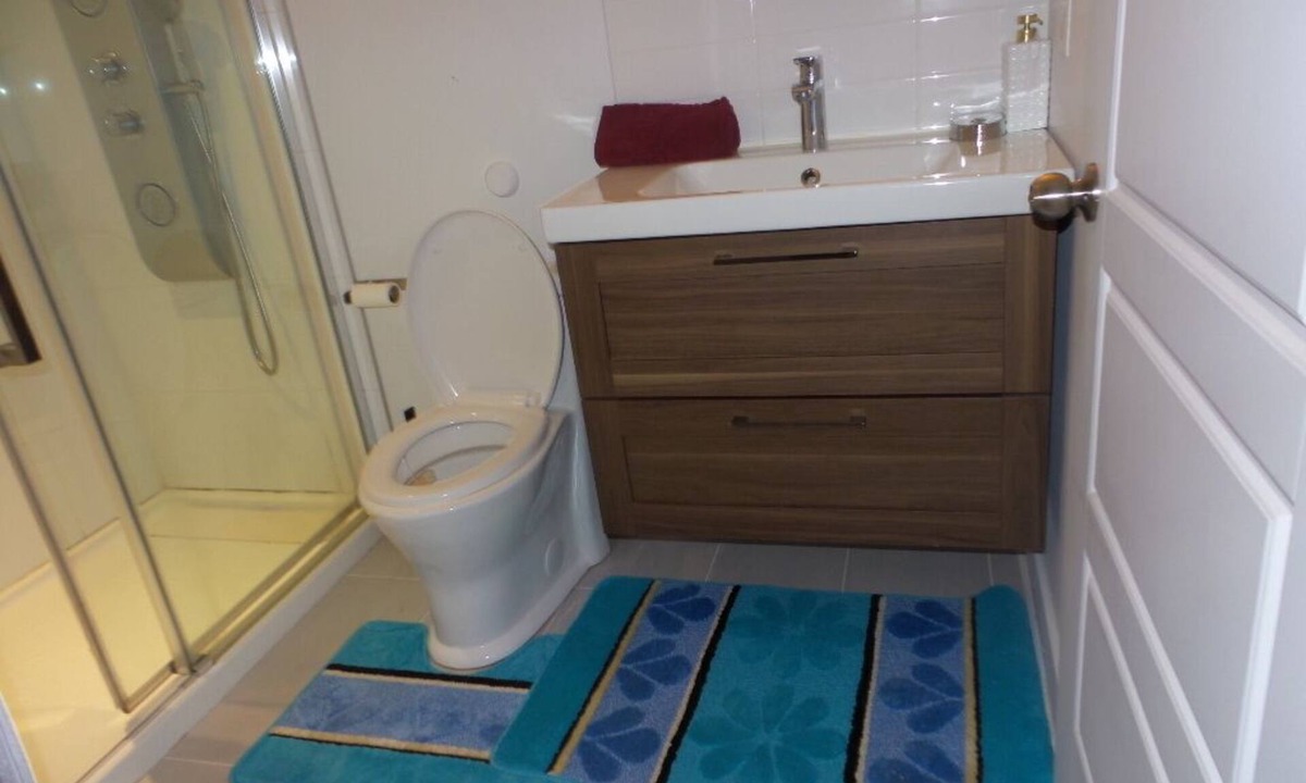 Mirabel Apartment | Bright room in a 3 and a half with sofa bed to rent for your stays