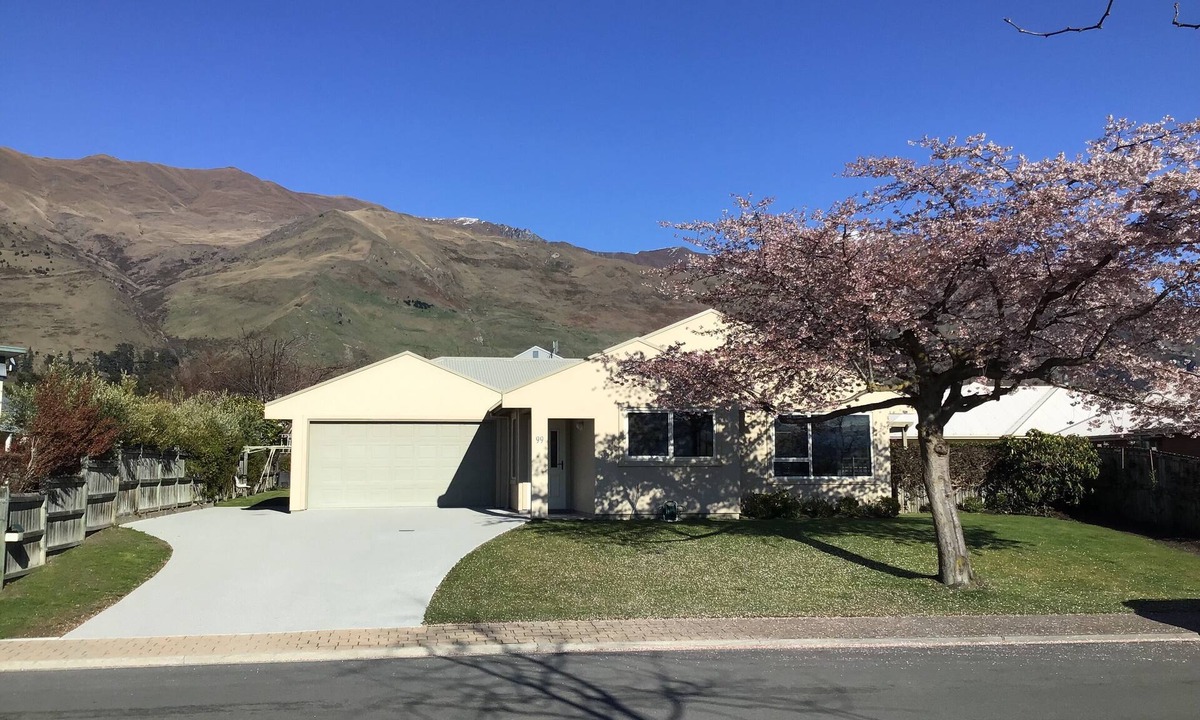 Wanaka House | Brook Green on Meadowstone (Free WIFI) Quiet area close to town
