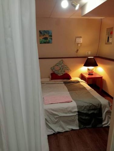 Cloverdale House | Budget Cozy Room in a Walkout Basement- Great Location in Surrey- Langley-10 Min C4