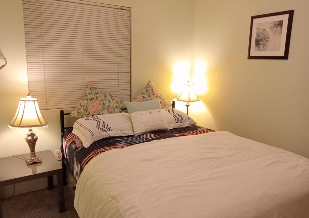 Cloverdale House | C3 Cheap cozy room - full amenities in a great location