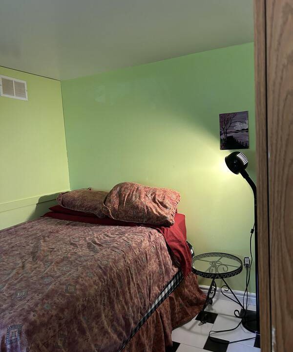 Cote-Des-Neiges—Notre-Dame-De-Grace Resort | Private room ∙ 2 guests