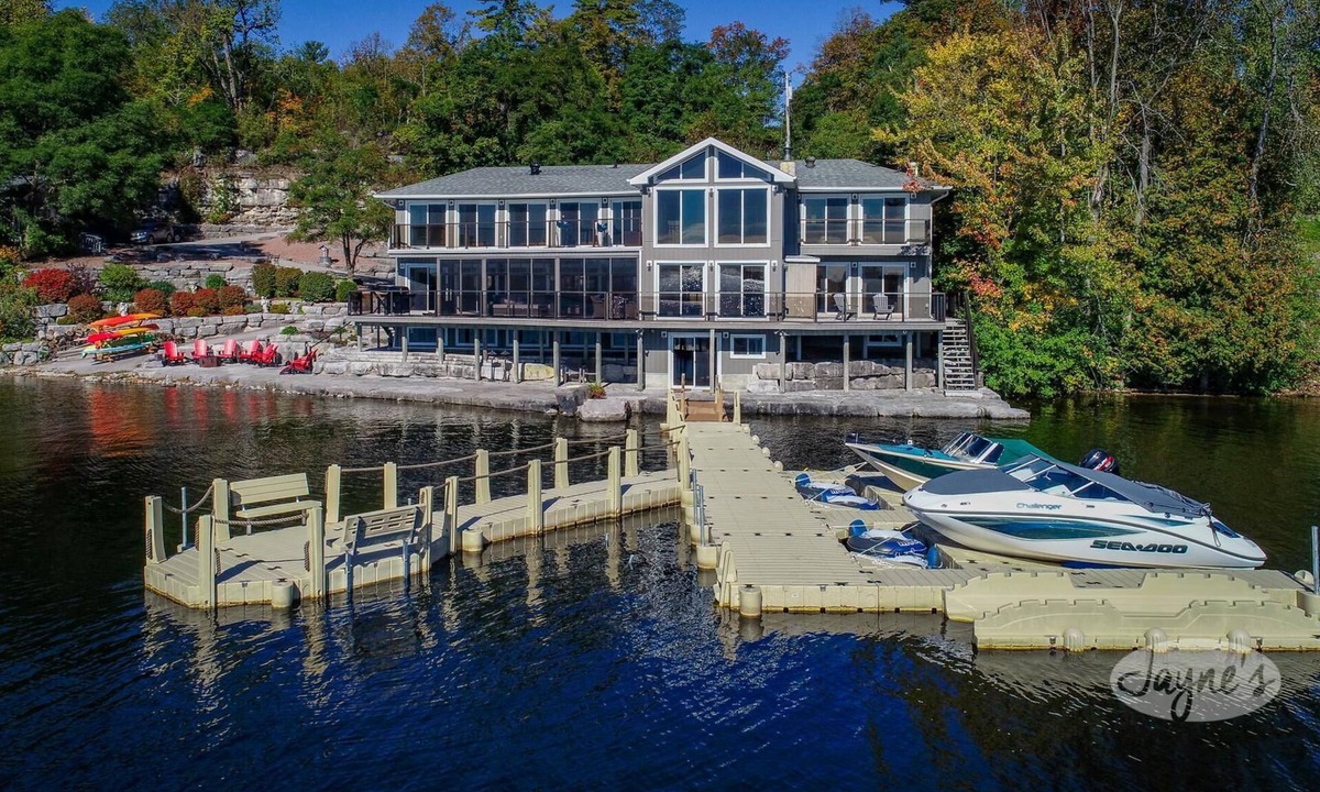 Bobcaygeon Cottage | Expansive luxury cottage on Pigeon Lake! 2 Bunkies, Watertoys and Firepits!