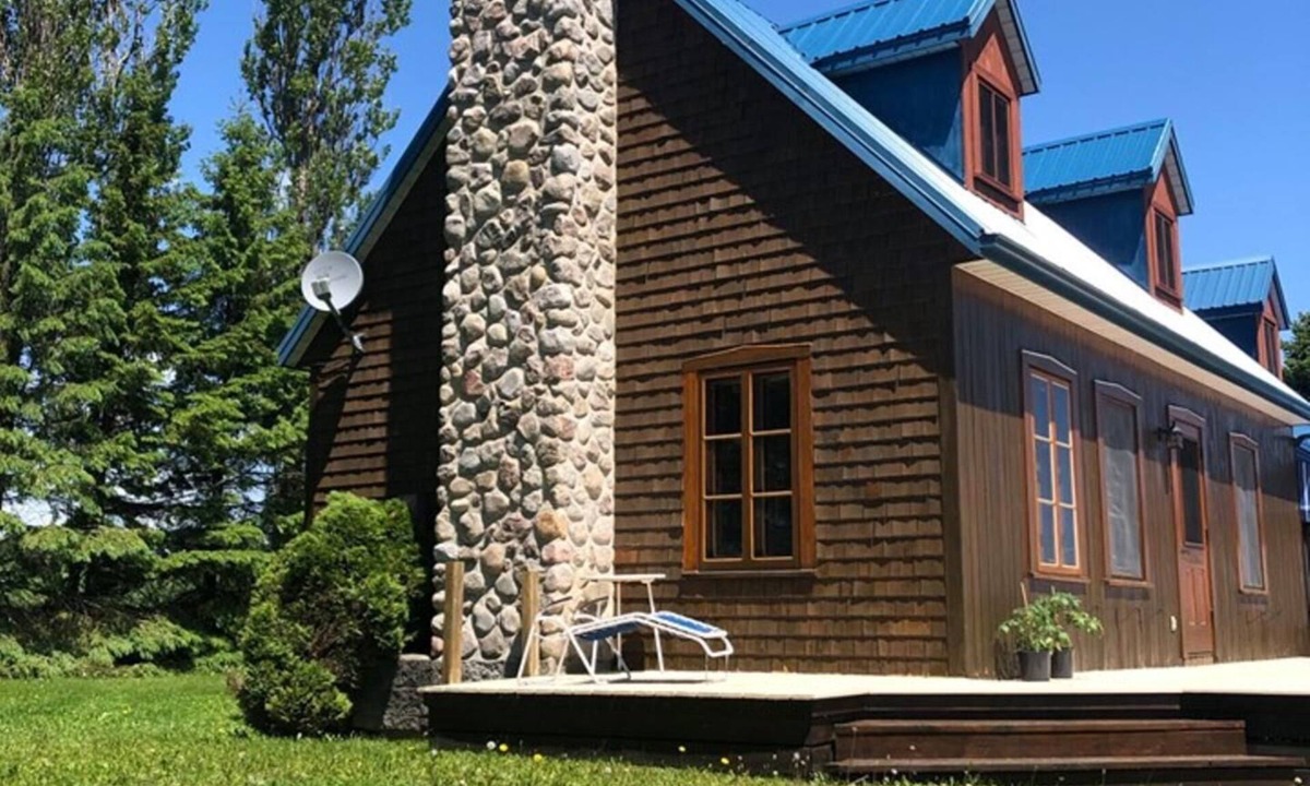 Saint-Laurent-de-l'ile d'Orleans House | The river house in the fields