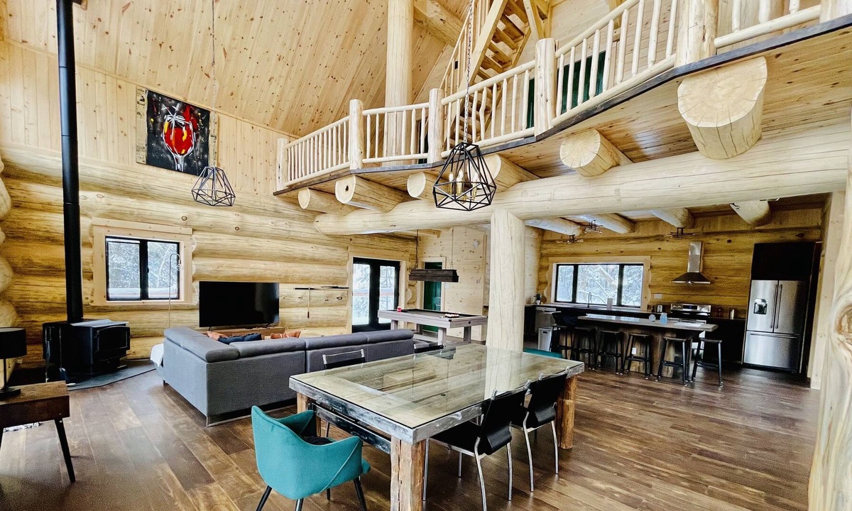 Sainte-Marguerite-du-Lac-Masson Ski Chalet | Fief on the river, luxury and relaxation. Access to the river and private spa