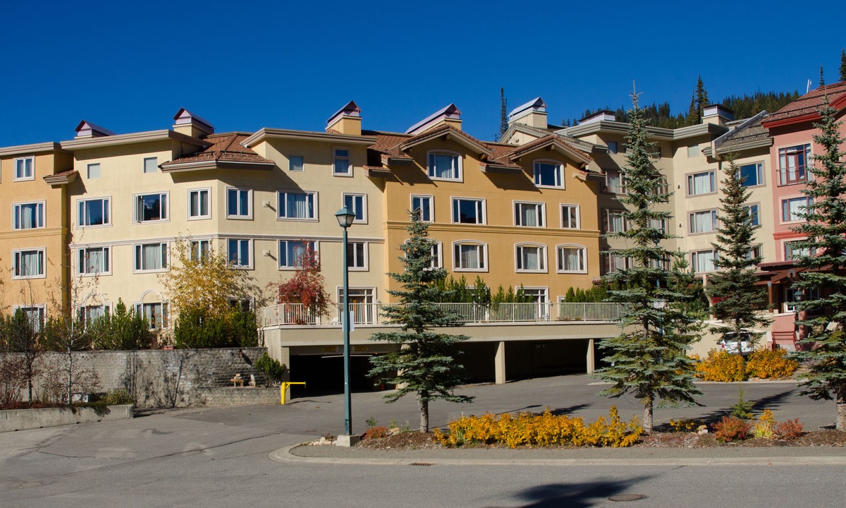 Sun Peaks Hotel | Cahilty Hotel & Suites
