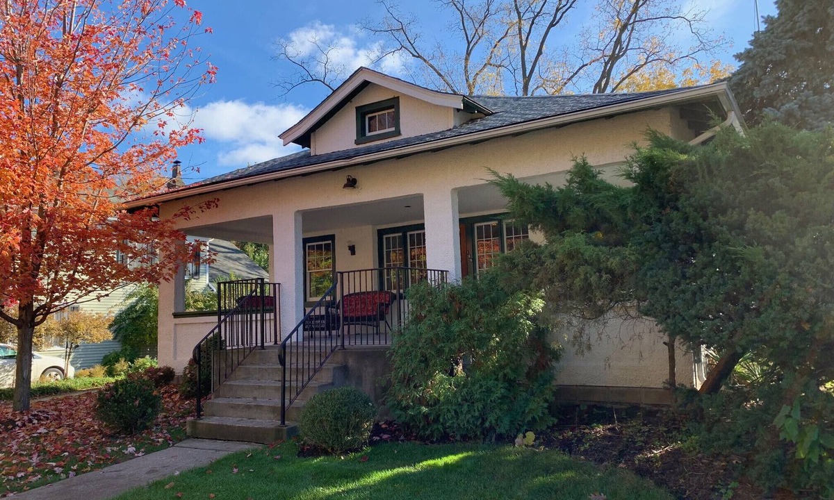 Old Town Historic District House | Captain’s Quarters, Updated Bungalow, Steps from Queen Street