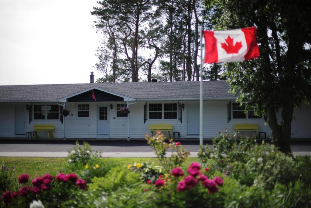 Bridgetown Hotel | CARLETON INN & COTTAGES