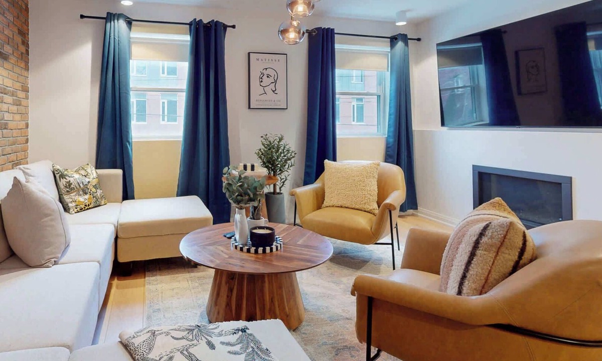 Leslieville Hotel | Casa Hotel: Elegant 2BR Suite in Leslieville