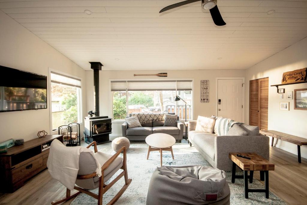 Tuwanek House | Cedar Creek Cottage 3BR - Welcome to your Oasis Steps from the Beach