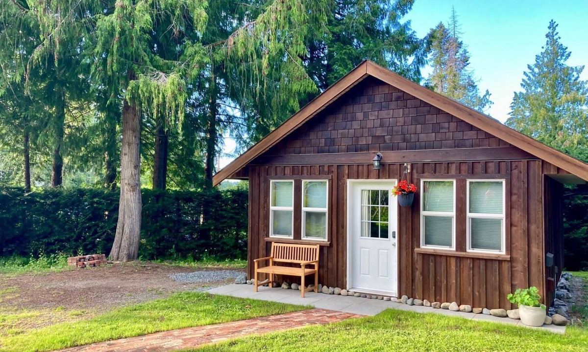 North Oyster House | Cedar Grove Cabin · A/C · EV Charging!