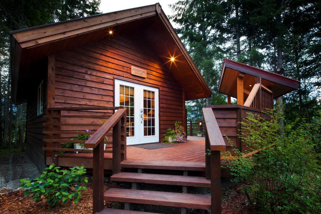 Golden Cabin | Cedar House Restaurant & Chalets