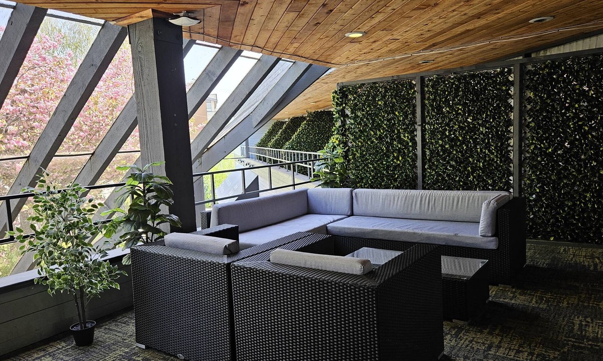 Gibsons Hotel | Cedars Inn Hotel & Convention Center