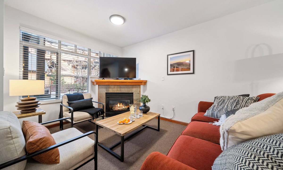 Whistler Cay Heights House | Central 2BR w/Pool, Hot Tub, BBQ & Free Parking