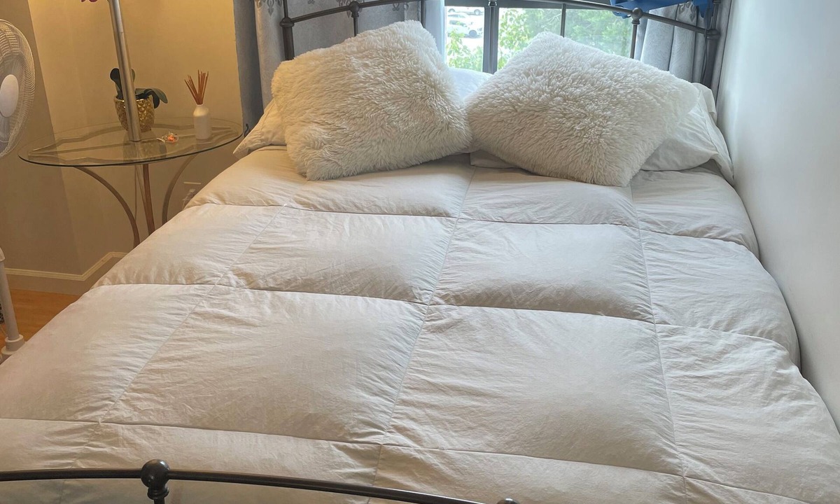 Richmond House | Central location in the city. Close to transportation, mall, pool and more.