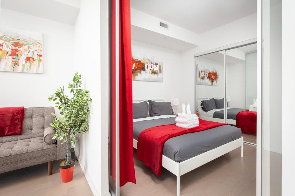 Downtown Toronto Apartment | Centrally Located In The Heart Of Downtown Toronto
