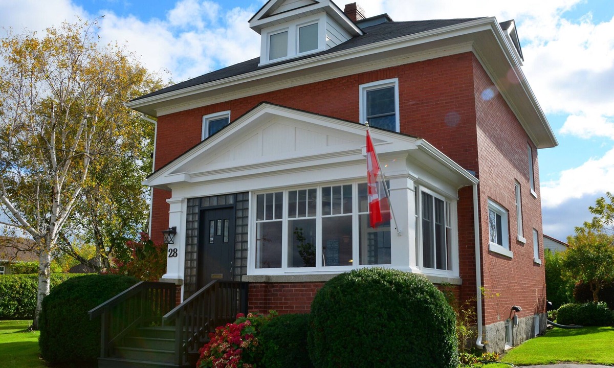 Goderich House | Century old 4 bedroom red brick home located in the Prettiest Town in Canada
