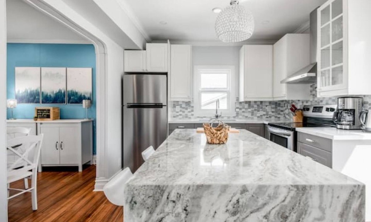 St. Davids House | Château Ravine, backing onto a beautiful tree-filled ravine