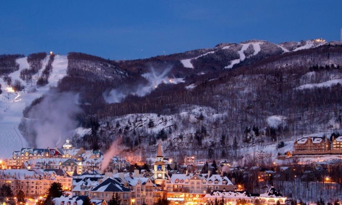 Sainte-Lucie-des-Laurentides Ski Chalet | Chalet Mon Repos - Lac Sarrazin with boats