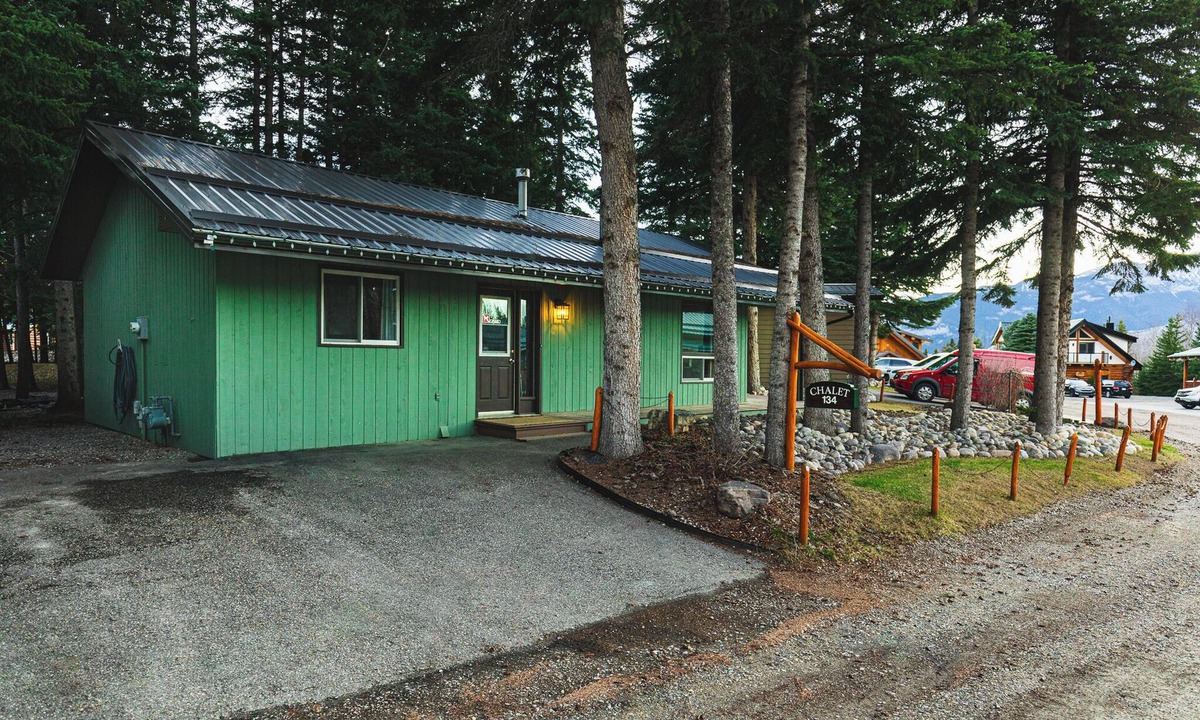 Jasper East Ski Chalet | Chalet #134 - Pet Friendly Two Bedroom