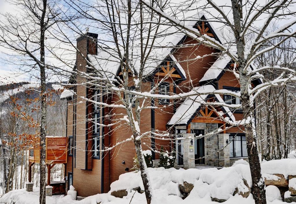 Stoneham Ski Chalet | Chalet 30 Chemin des Skieurs by Chalets Alpins
