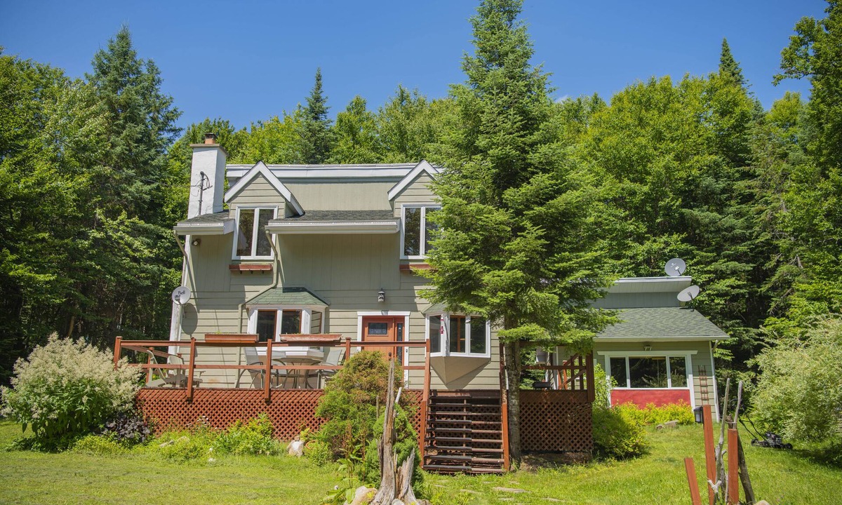 Val-des-Lacs Ski Chalet | Chalet au Lac-Quenouille à louer/Cottage at Quenouille Lake