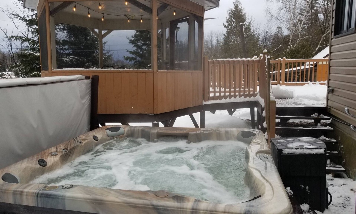 Bowman Ski Chalet | Chalet Béatitude - Waterfront, SPA, Games Room, Wifi and more