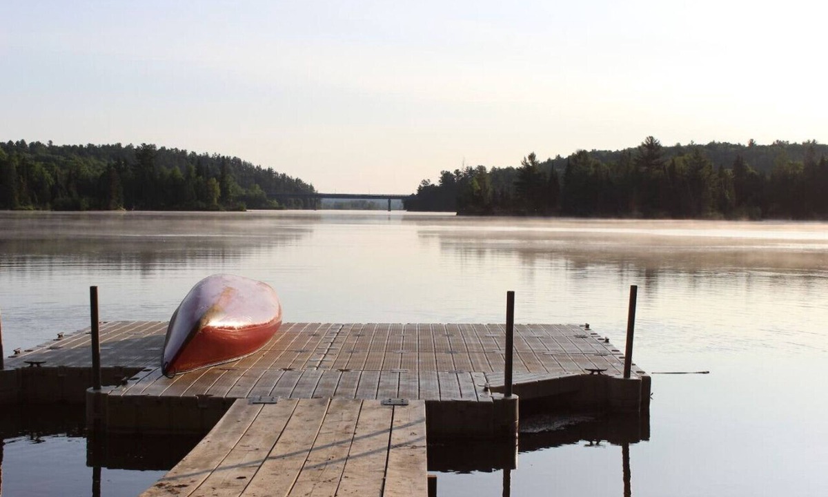 L'lle-du-Grand-Calumet Cottage | Chalet Cadieux – Waterfront Getaway with Hot Tub, Views & Outdoor Adventures