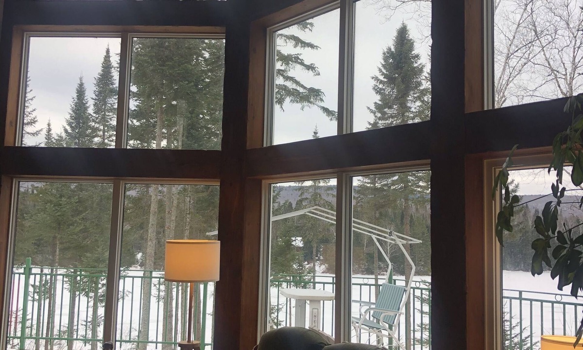 Saint Donat Cabin | Chalet Paisible au Bord du lac en Plein Coeur de la Nature sur un Domaine Boisé