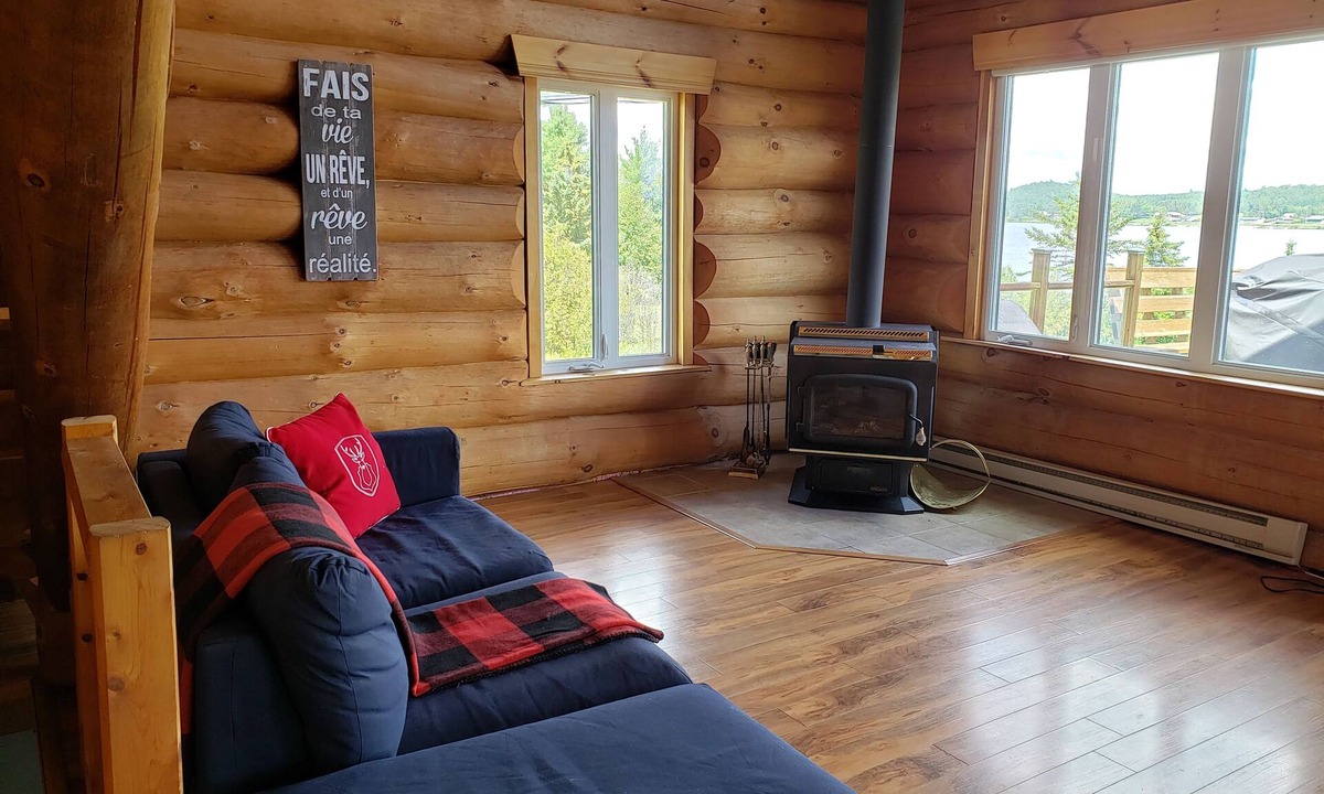 Disraeli Cabin | Chalet en bois rond au bord du Lac Aylmer