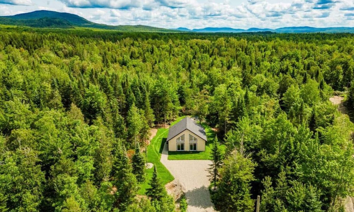 La Patrie House | Chalet Escapade|Hot Tub|Private Pool|River & Kayak