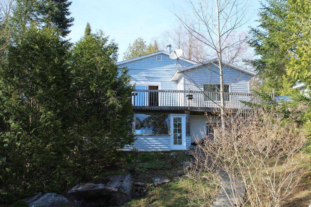 Chalet La Peninsule Au Bord Du Lac | St-Adolphe-d'Howard