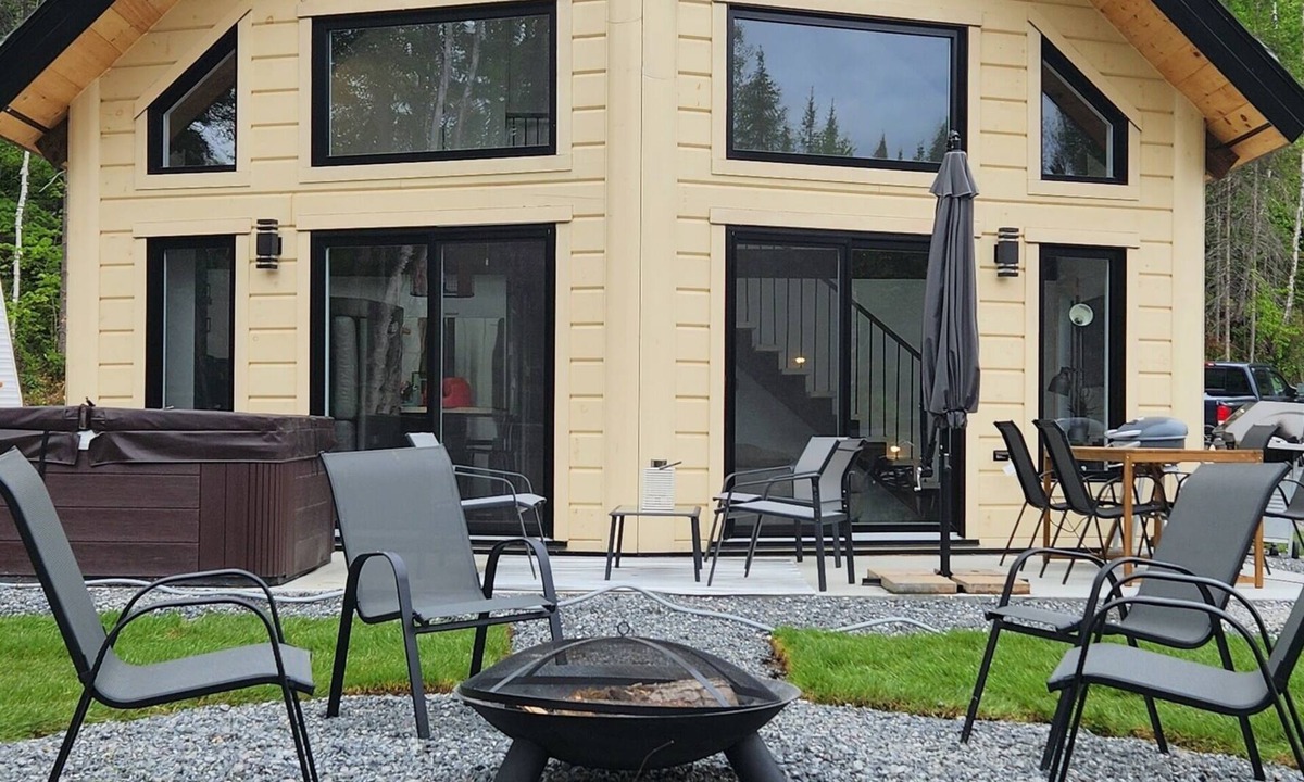 Alma Ski Chalet | Chalet pour 6 Lac St-Jean: Quai, paddle, spa