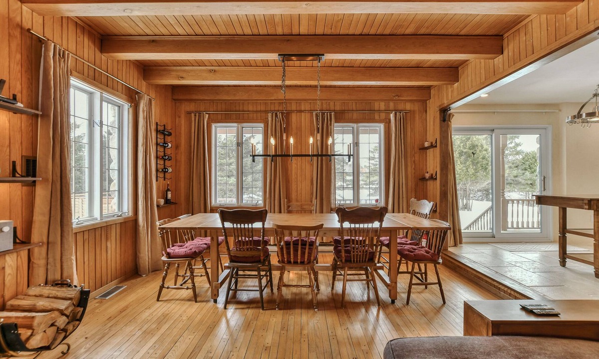 Huberdeau Ski Chalet | Chalet River Front Spa Peninsula