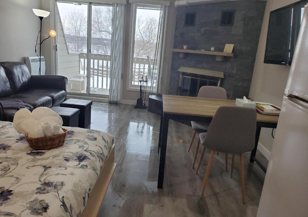 Magog Apartment | ChaletEstriecom - O'Berge du Village D203