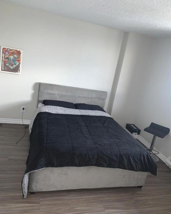 Longueuil Apartment | Chambre Propre Et Confortable