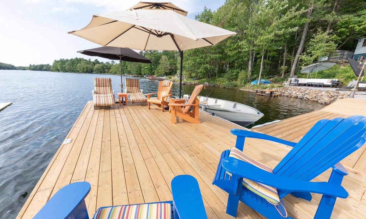 Bala Cottage | Charming cottage & bunkie on Long Lake near Bala! All-day Sun and Sunsets!
