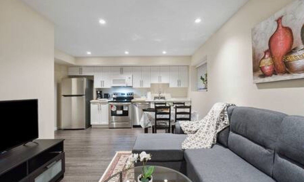 Surrey House | Charming 2BD Basement Suite, Surrey!